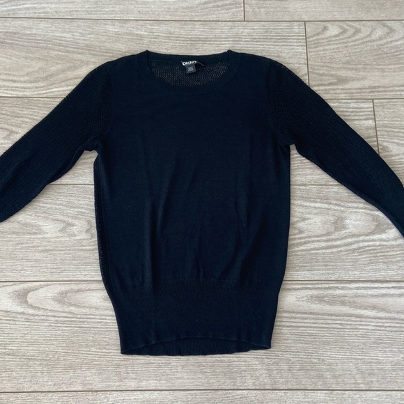 DKNY Women’s 100% Tussah Silk Sweater. Size: Small. - Picture 1 of 7